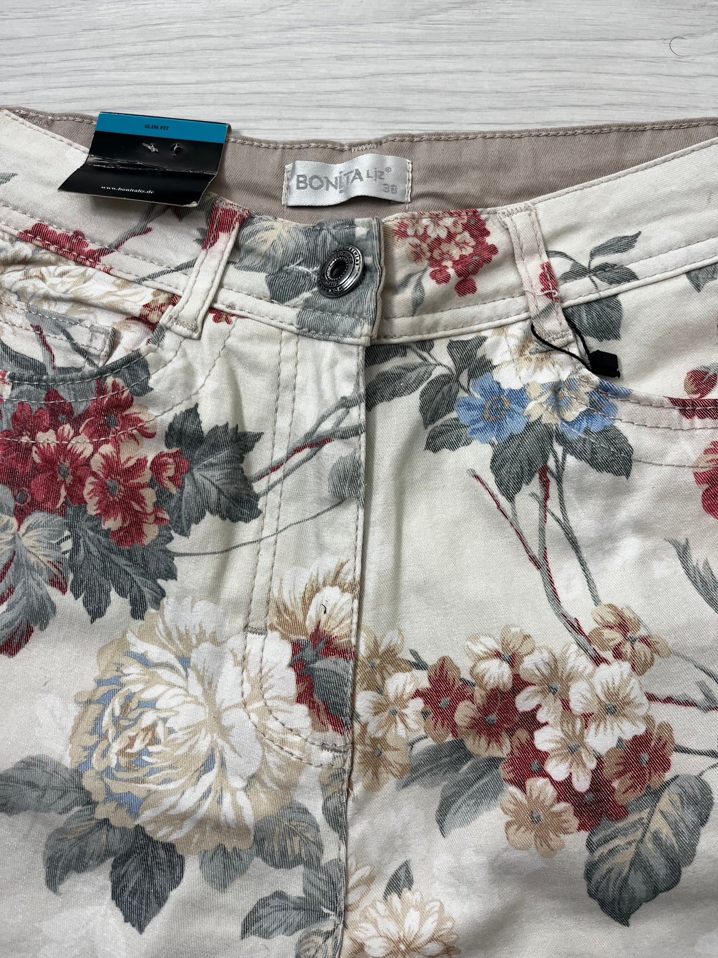 Highwaisted Cotton Garden Floral Shorts