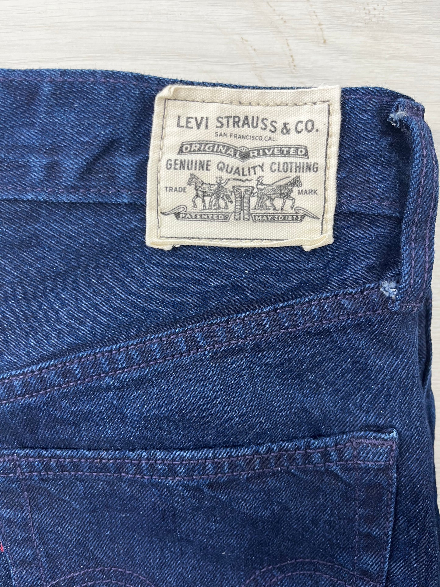 Highwaisted Dark Denim Vintage Levi’s Jeans