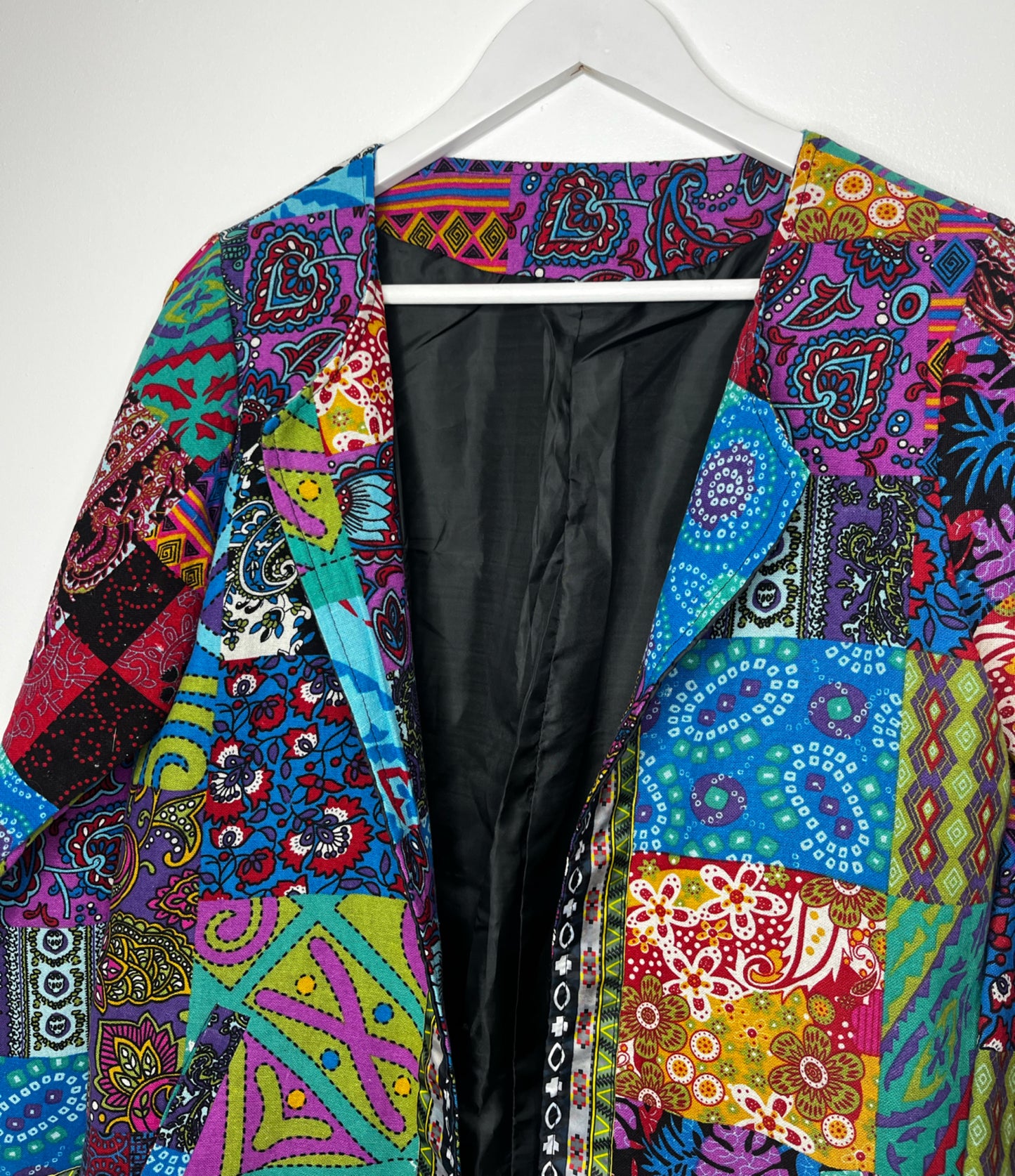 Buttonless Patterned Collarless Jacket