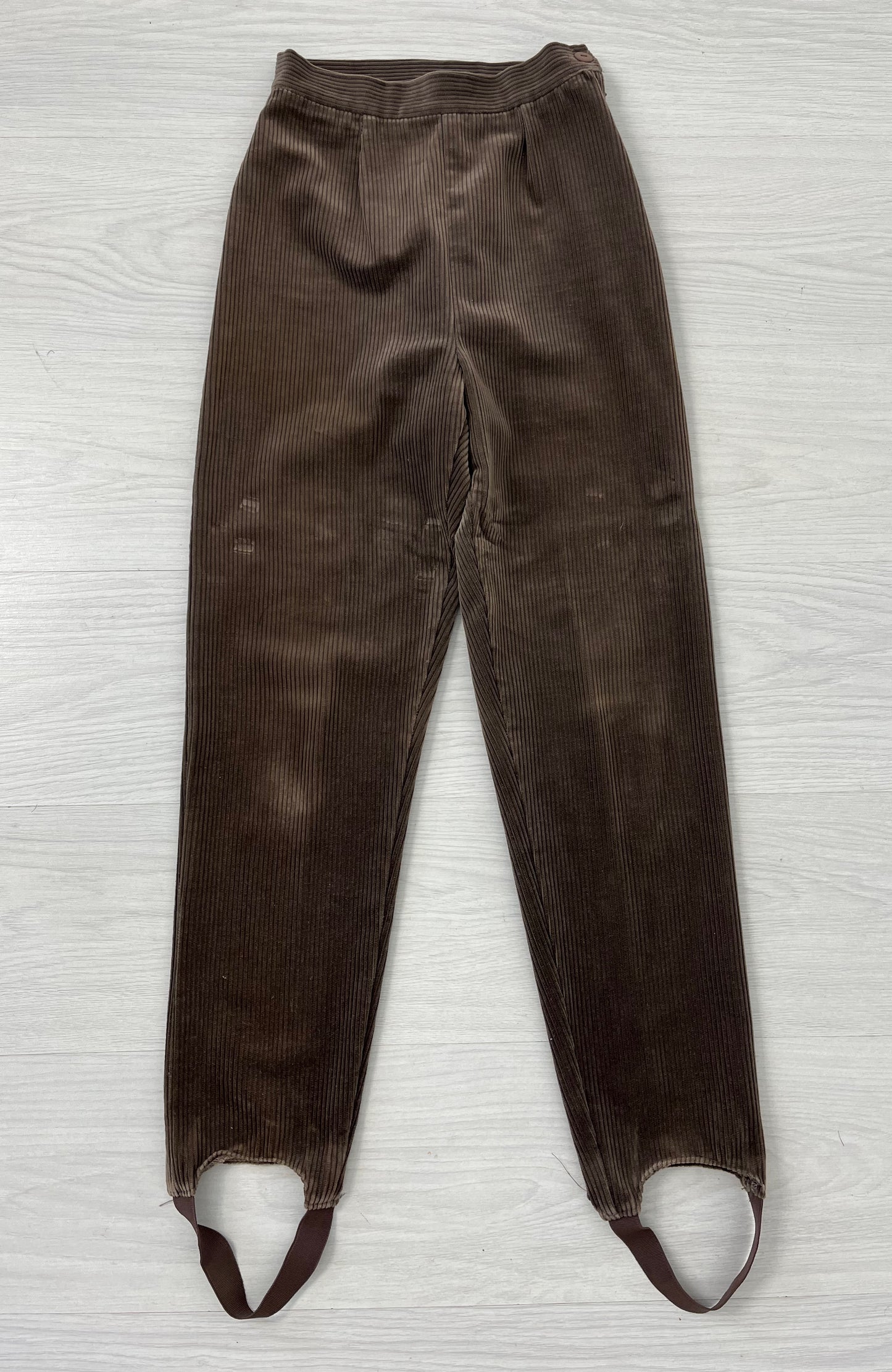 Highwaisted brown cord trousers