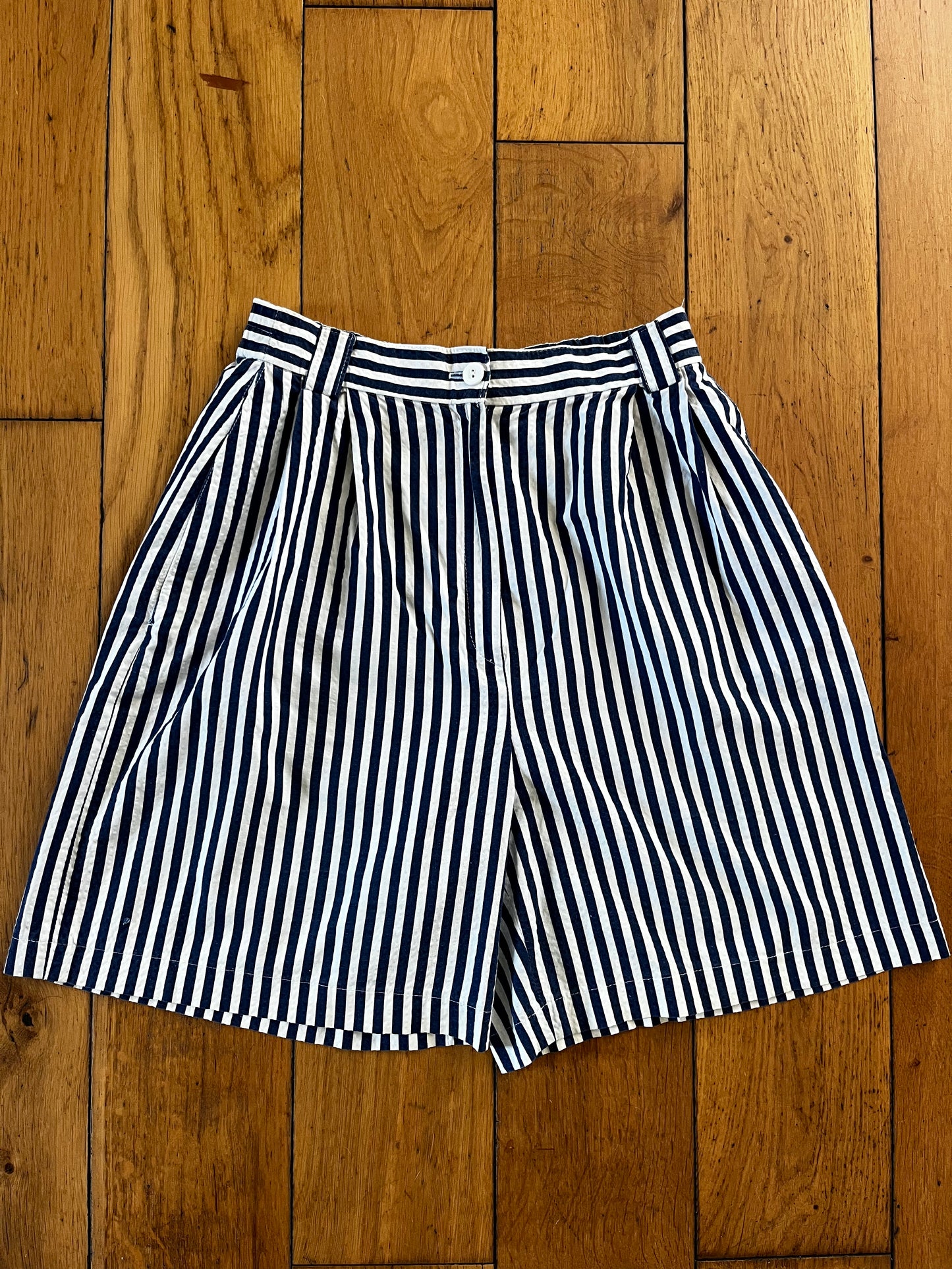 Highwaisted Navy & White Striped Vintage Shorts