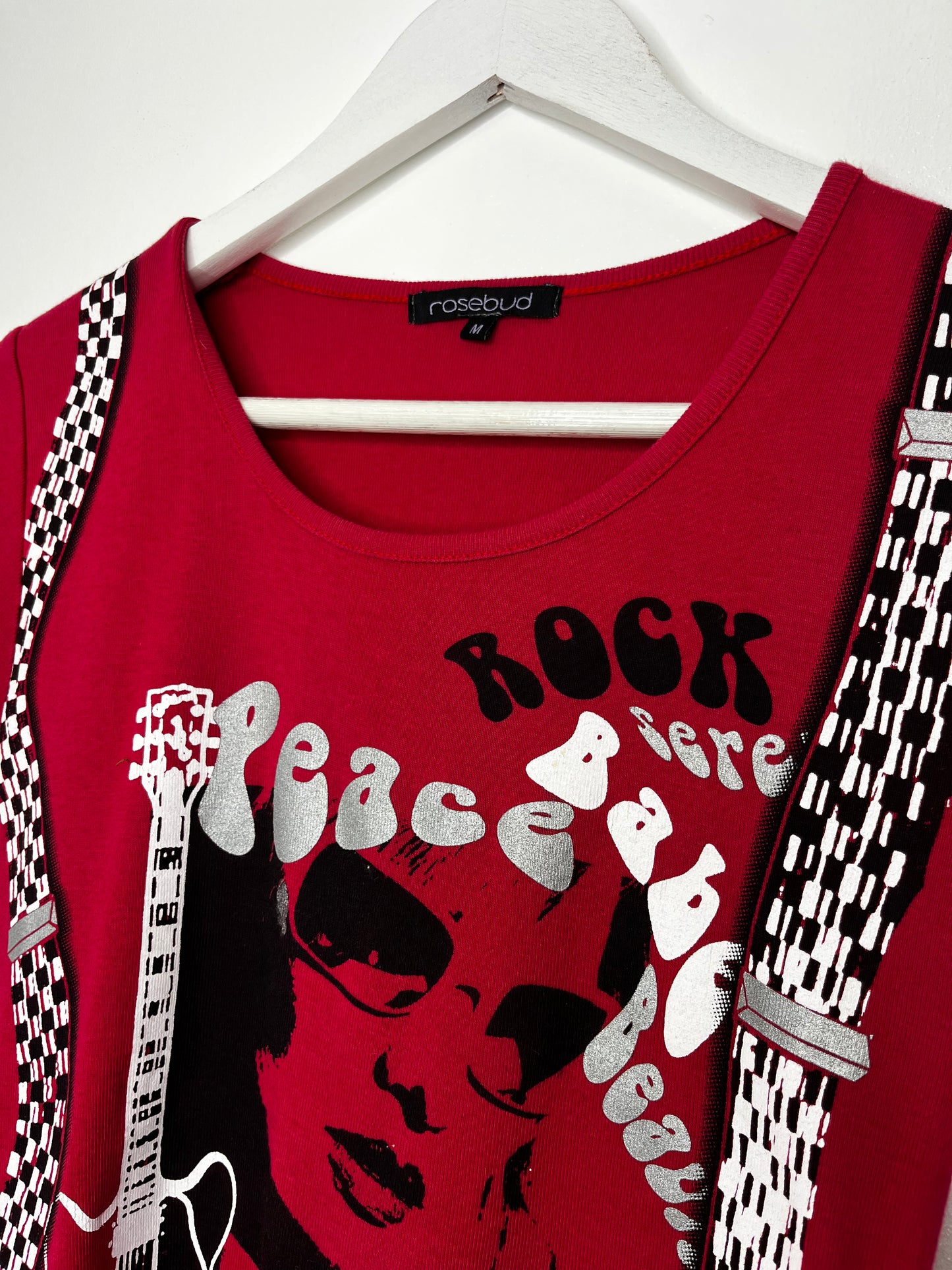 Red y2k rock band vintage t-shirt