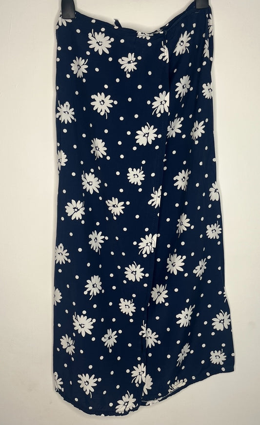 Highwaisted Navy Floral Skirt