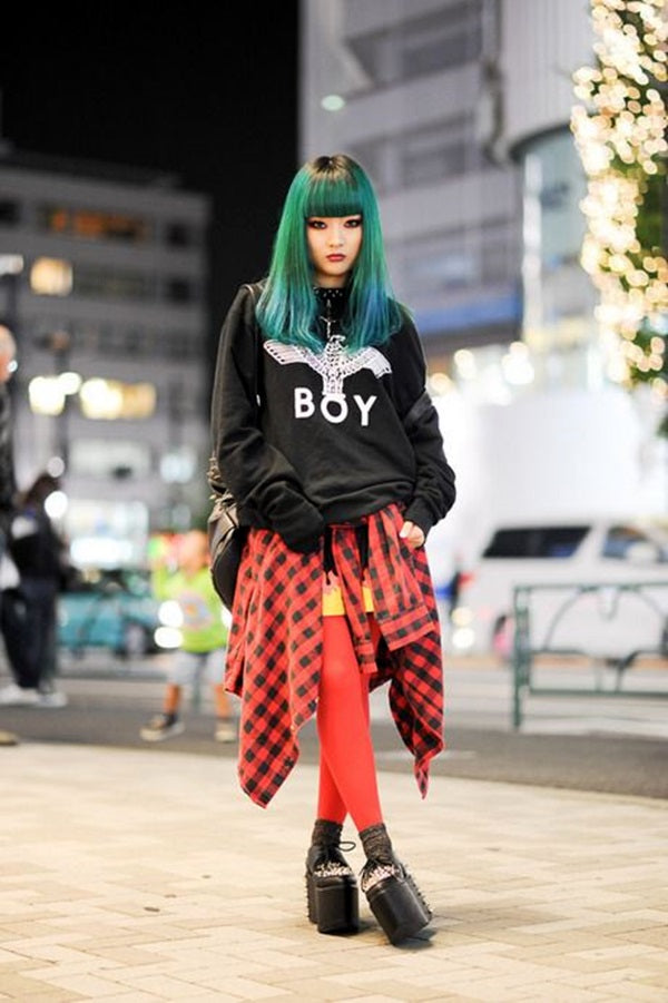 Edgy vintage outfit on cool girl