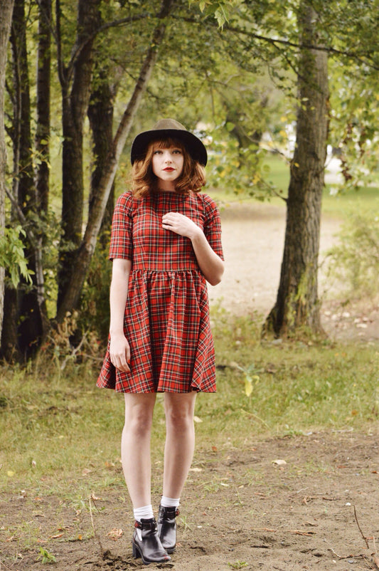 How to Build a Minimalist Capsule Wardrobe with Vintage Staples