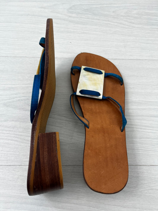 Cute shell detail small heel summer sandal size 4