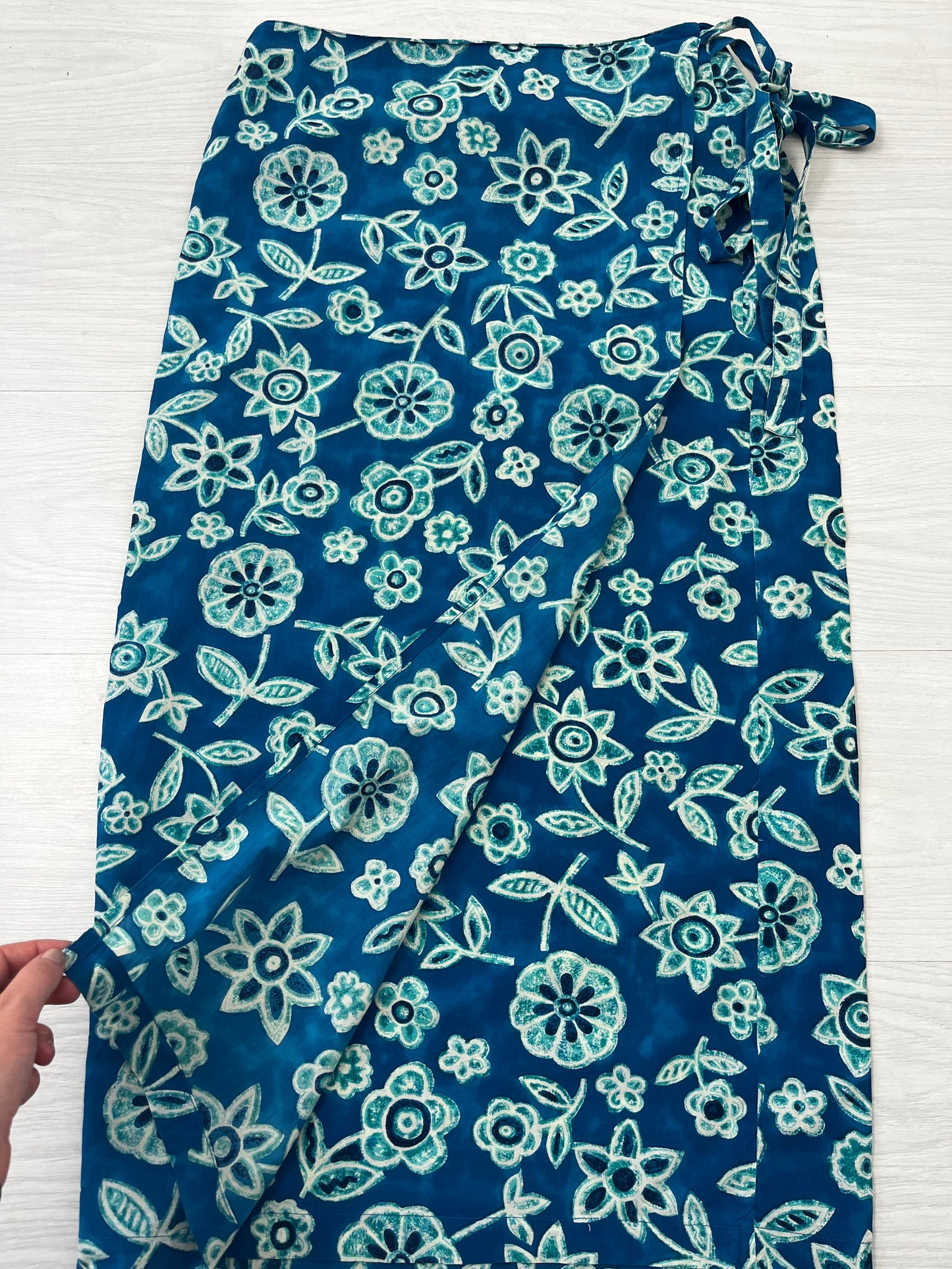 Highwaisted 1990s Blue Beach Sarrong