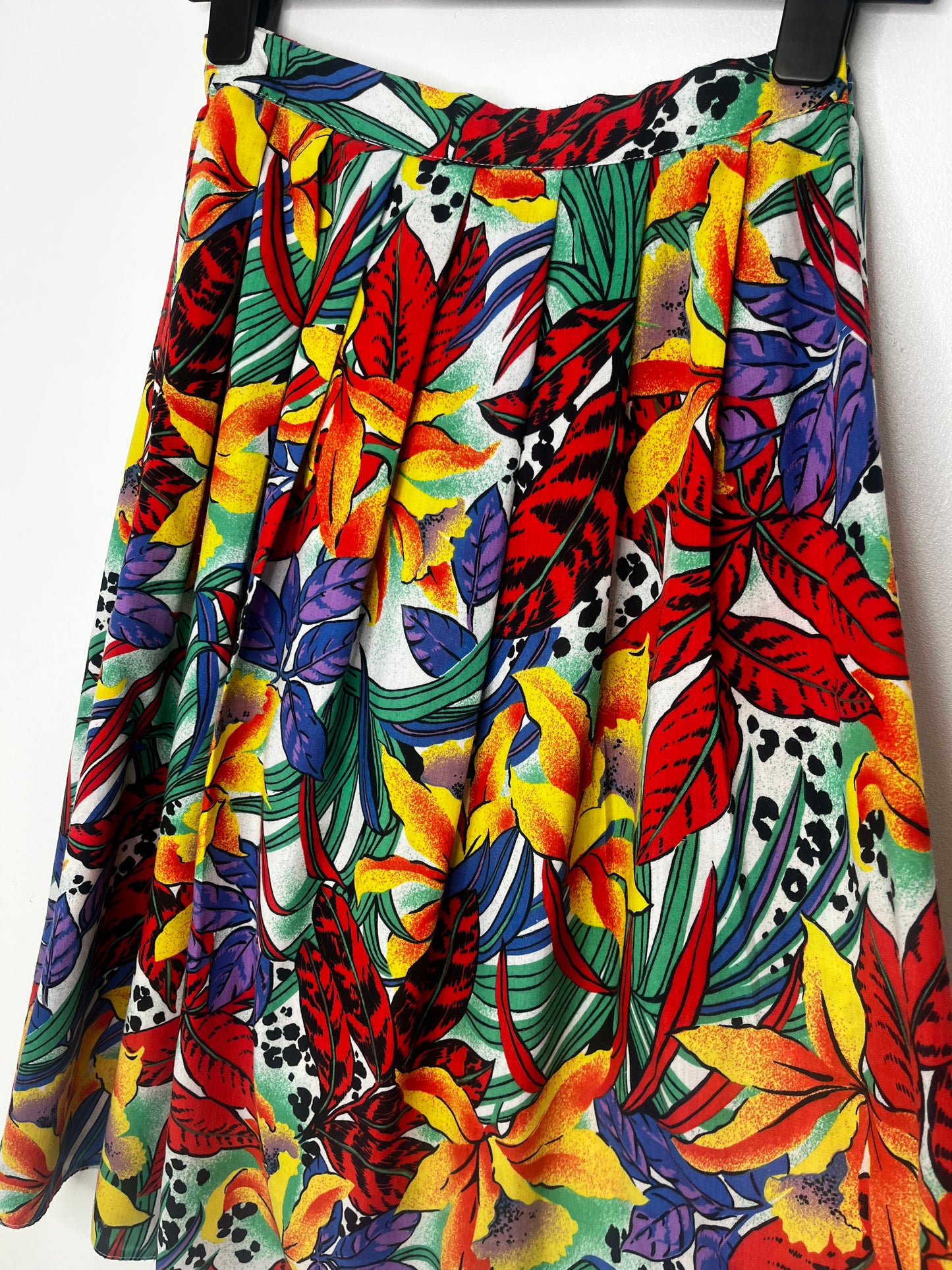 Highwaisted 90s Colourful Pleated Skirt