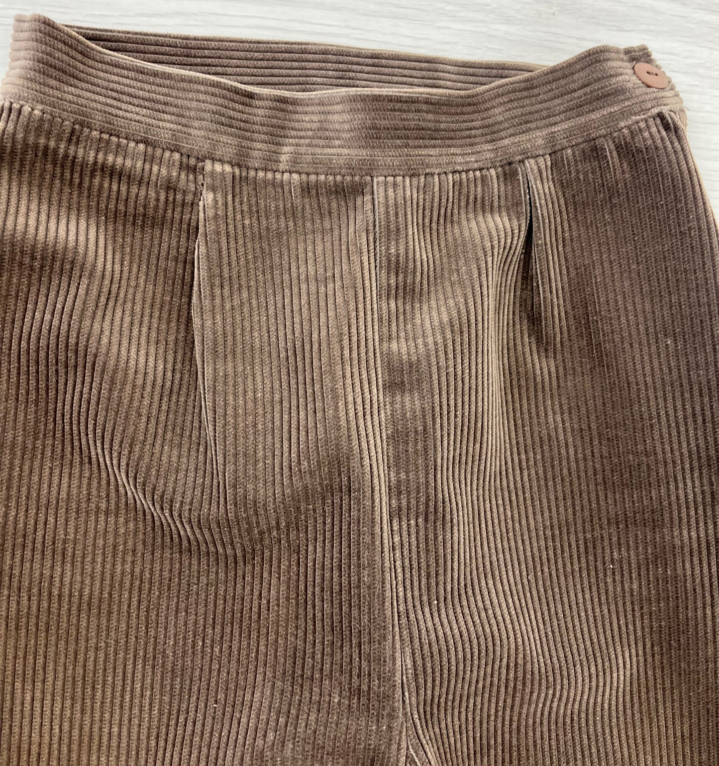 Highwaisted brown cord trousers