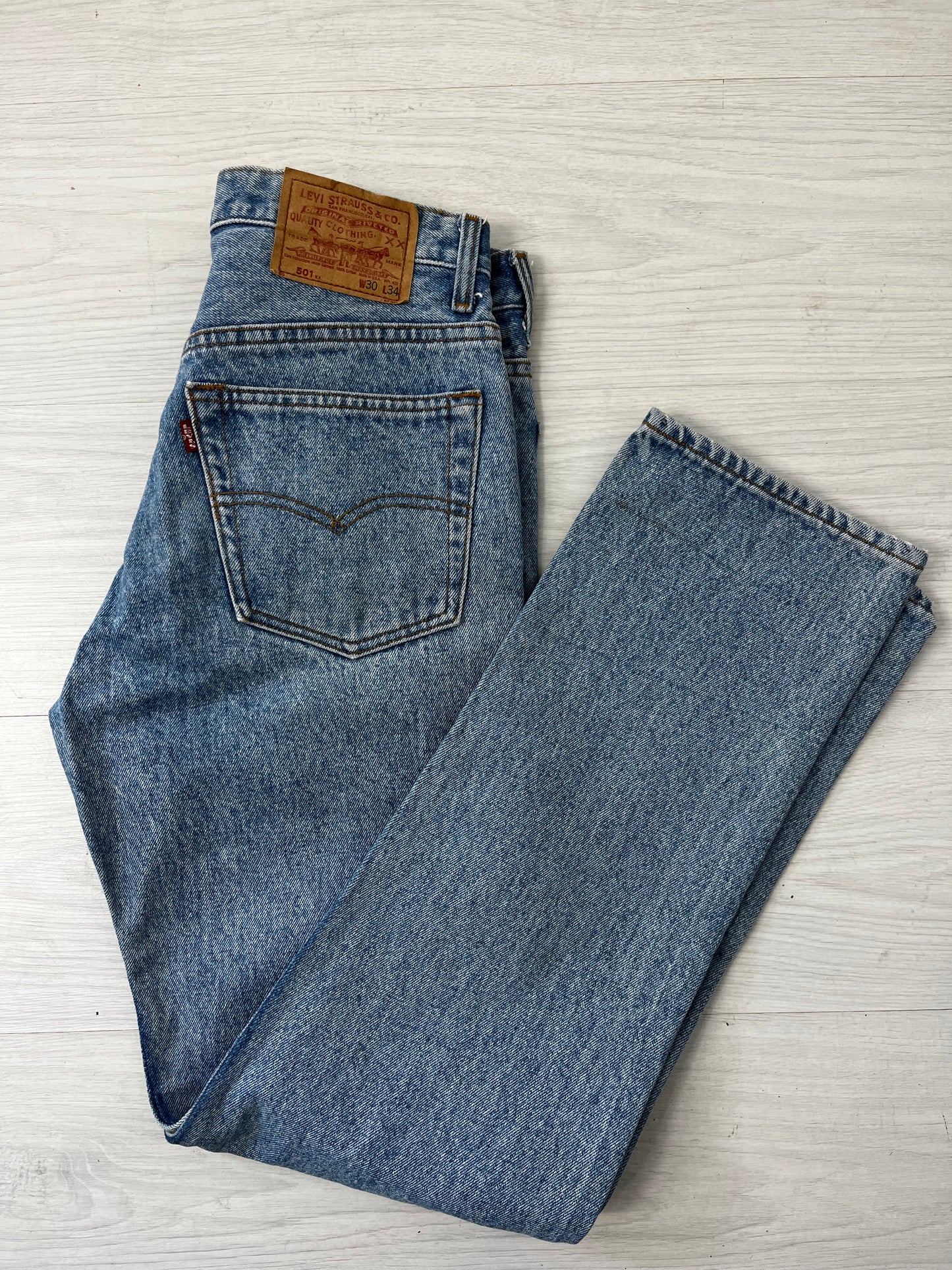 Rare Embroidery Highwaisted Levi Jeans