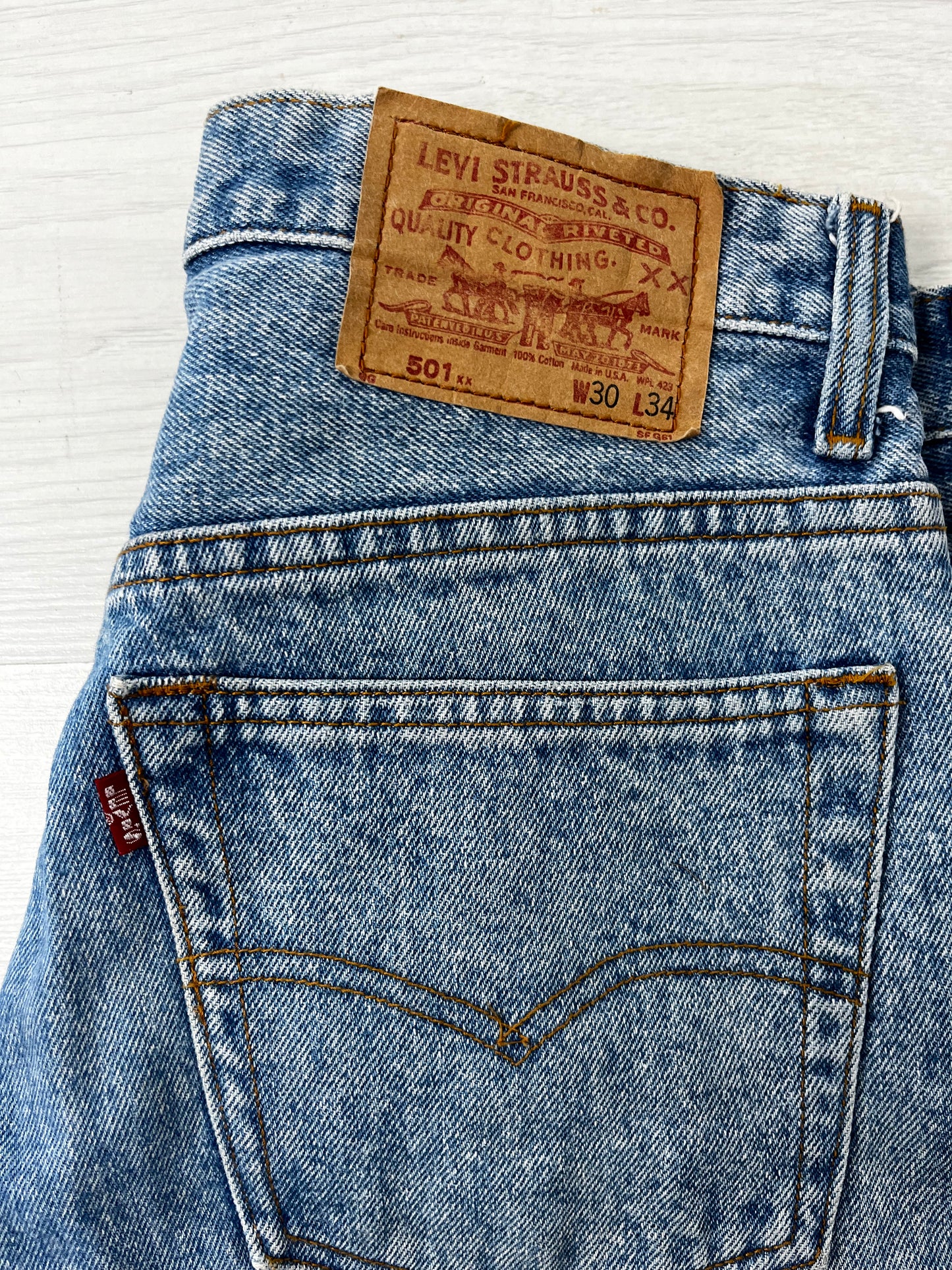 Rare Embroidery Highwaisted Levi Jeans