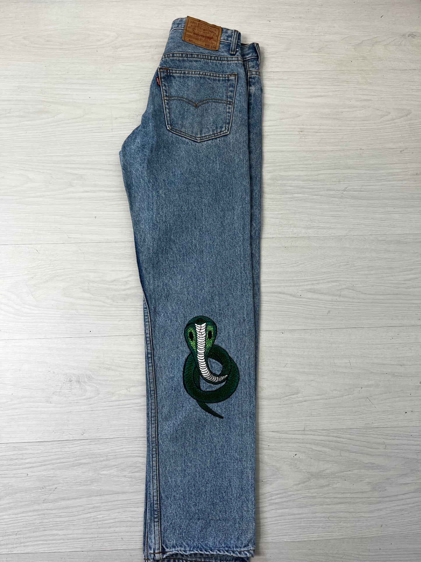 Rare Embroidery Highwaisted Levi Jeans