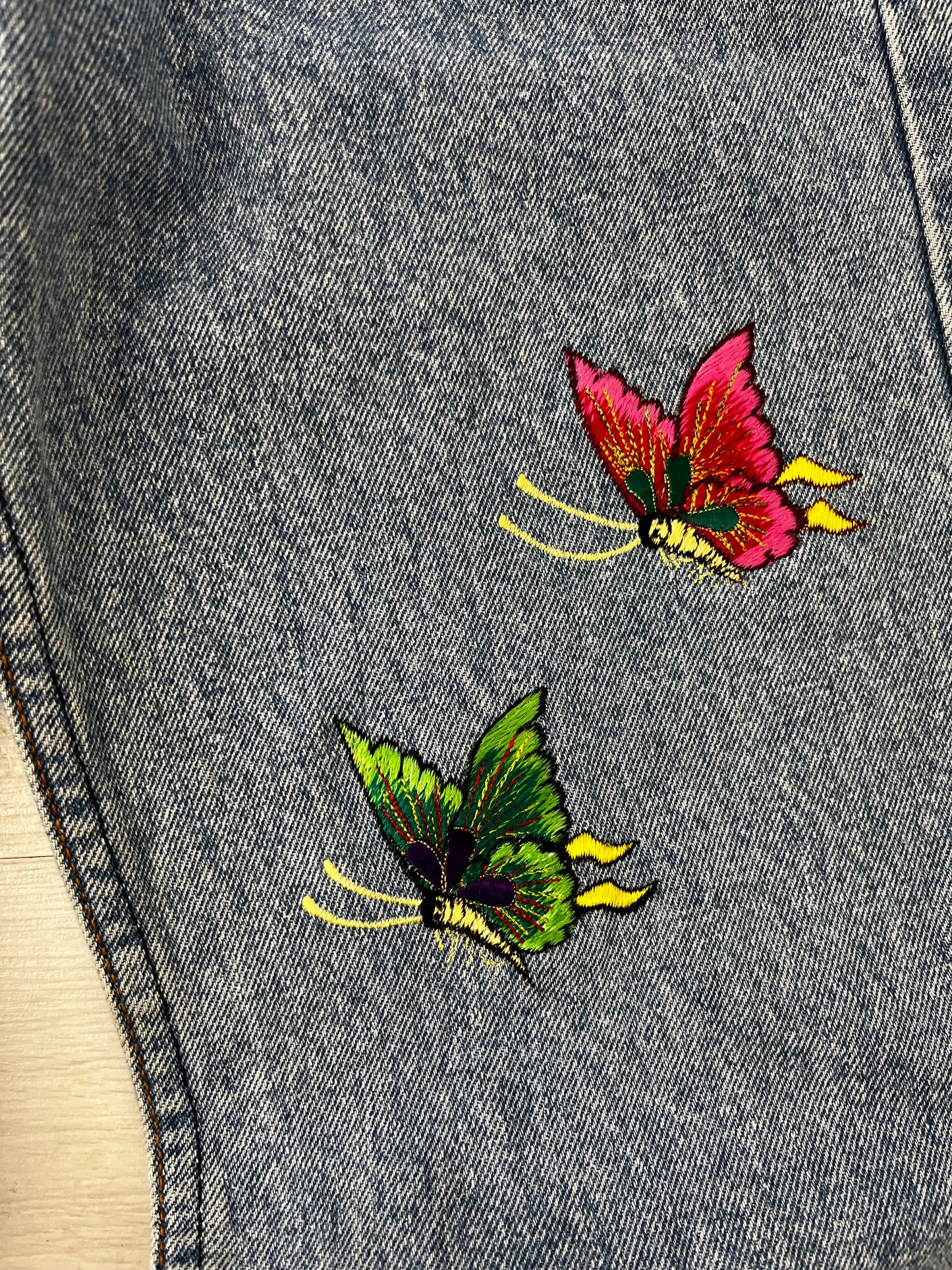 Rare Embroidery Highwaisted Levi Jeans