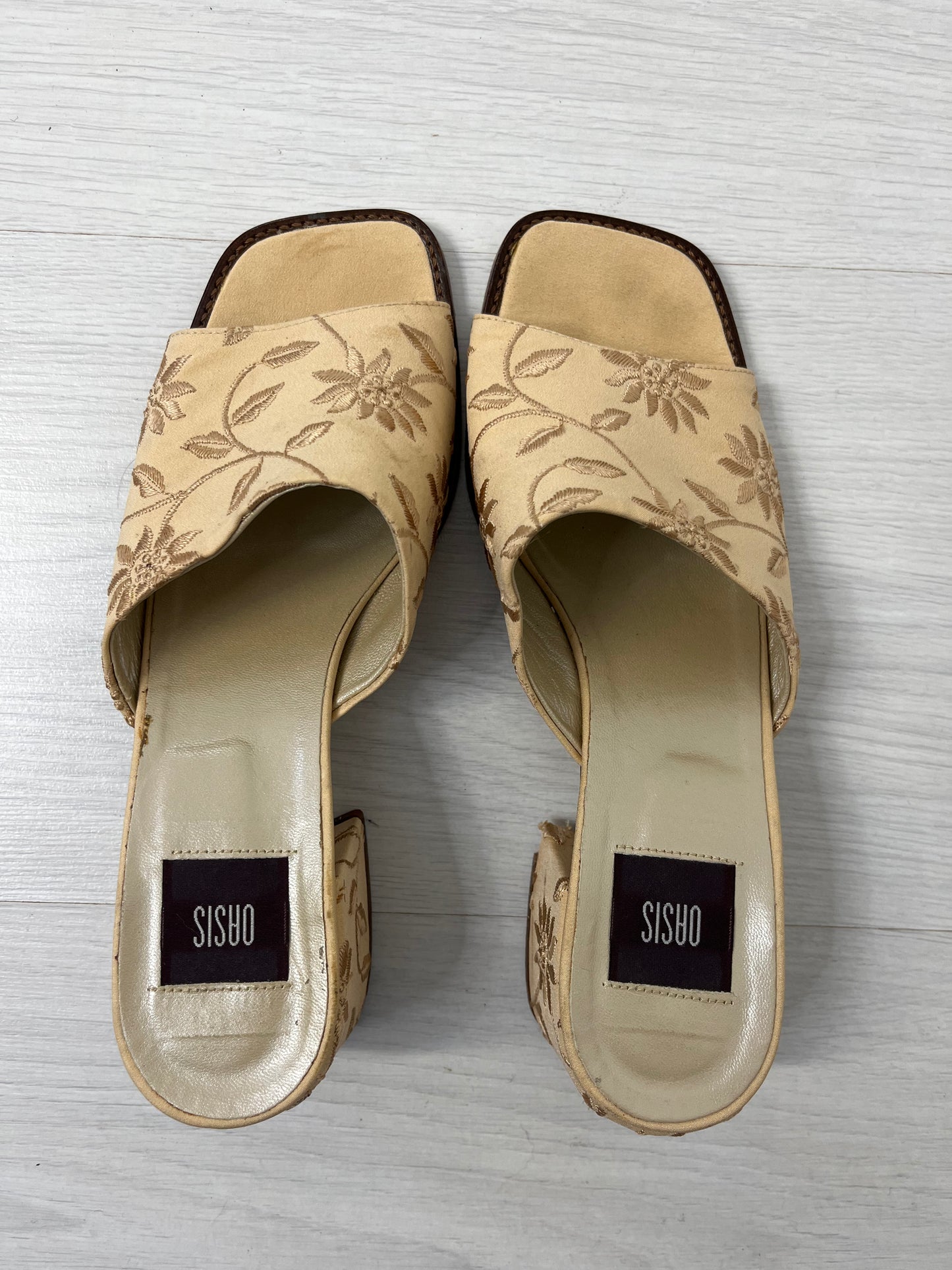 Vintage Oasis Embroidered Block Heel