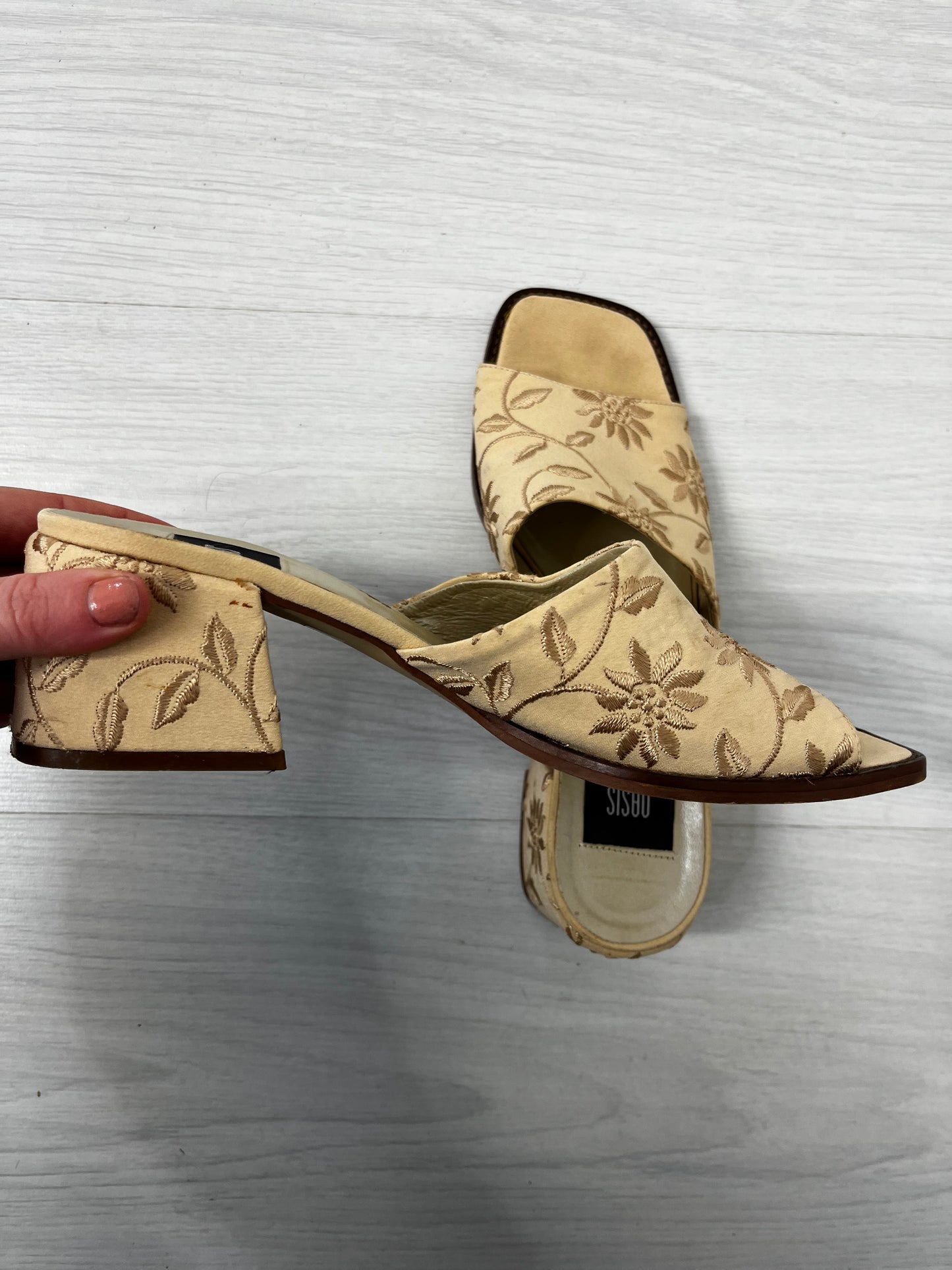 Vintage Oasis Embroidered Block Heel