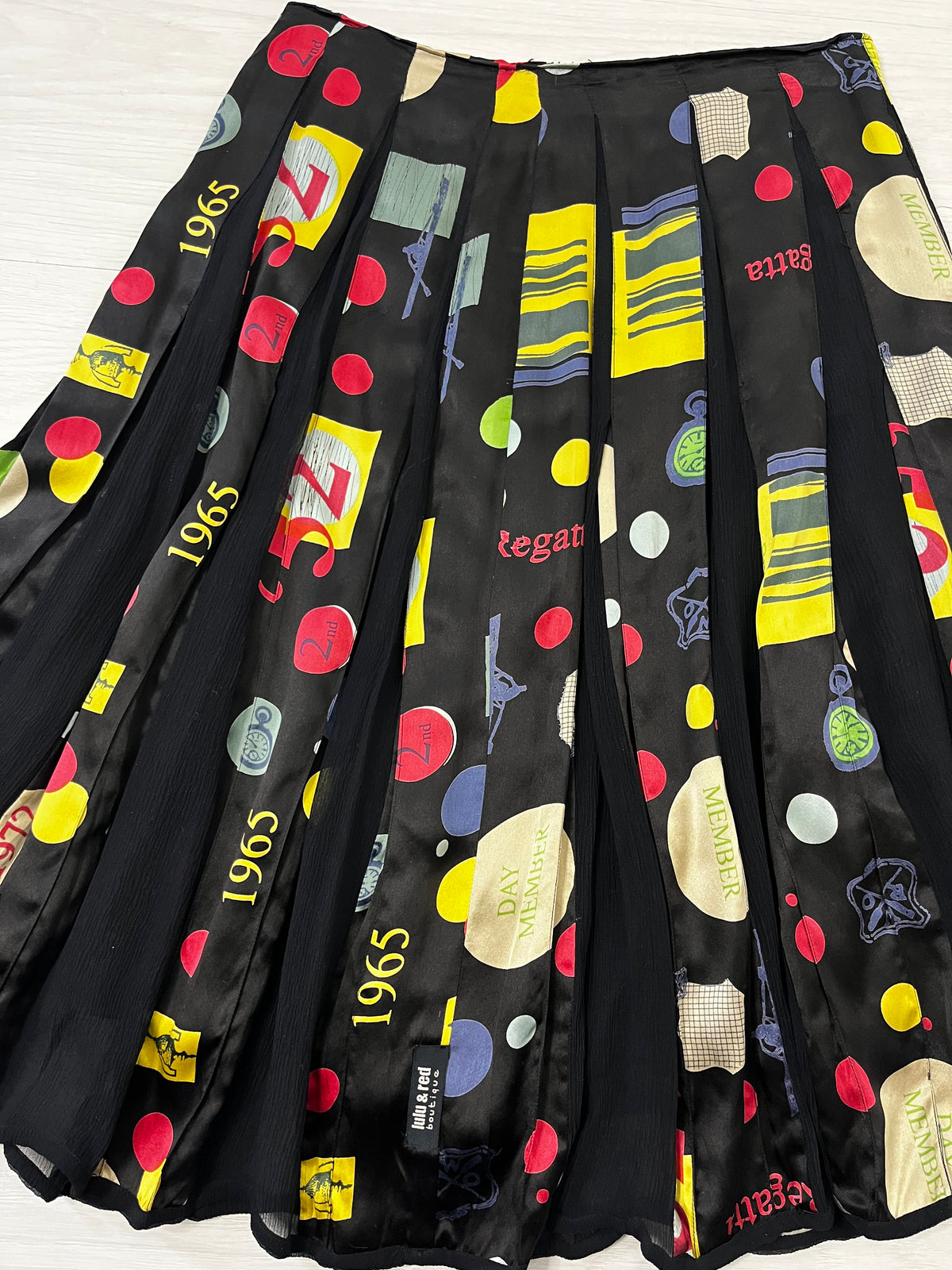 Black Pleated 90s Funky Skirt